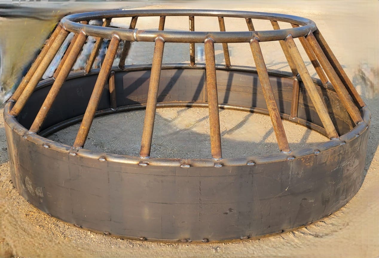 Borderline Fabrication heavy duty steel round bale feeder